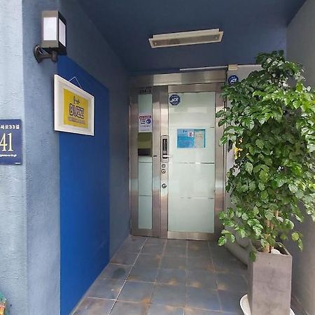 Buzz Guesthouse Hostel Сеул Екстериор снимка